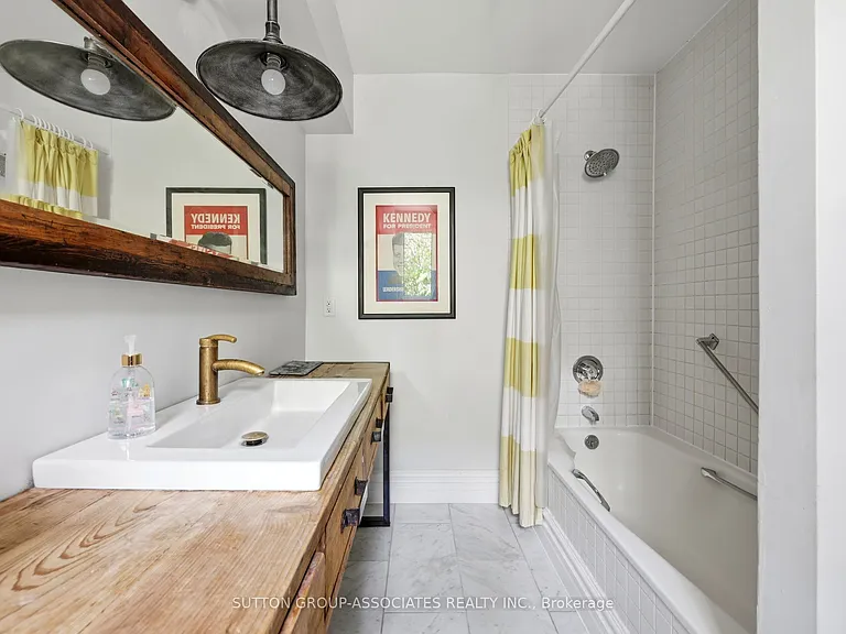33 Albany Ave — Photo 27