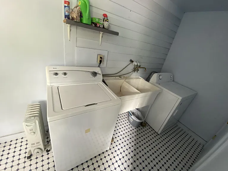 909 Barland St — Photo 14