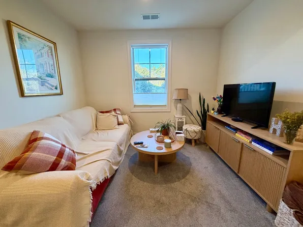 1076 Delphi Ln, Charlottesville, VA 22911