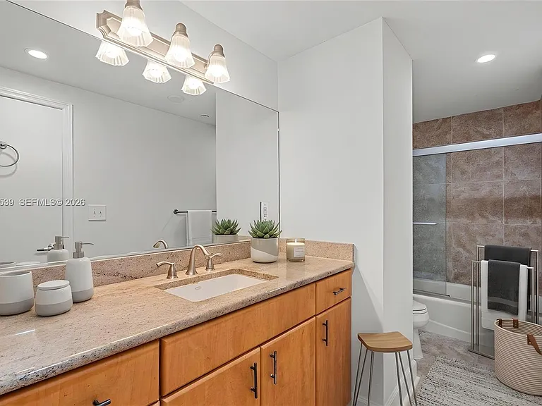 401 69th St #Penthouse 101 — Photo 40