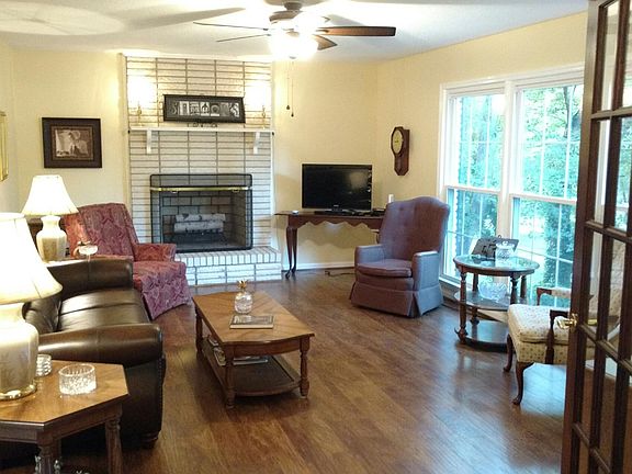 4th image of 3808 Saint Regis Dr