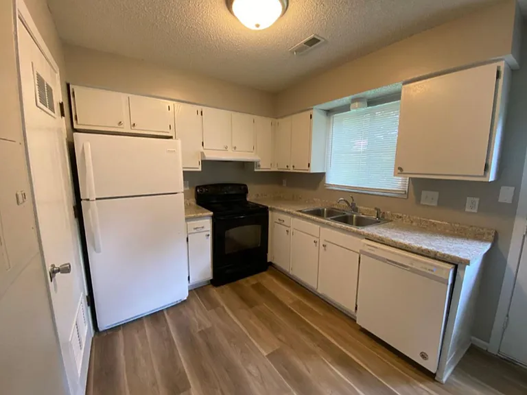 1601 E Pleasant View Drive — Photo 3