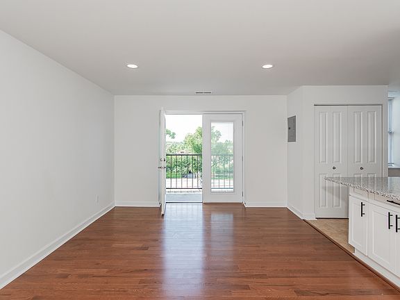 3rd image of 5630 Pershing Ave Unit 53