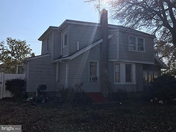3rd image of 545 Ashland Ave