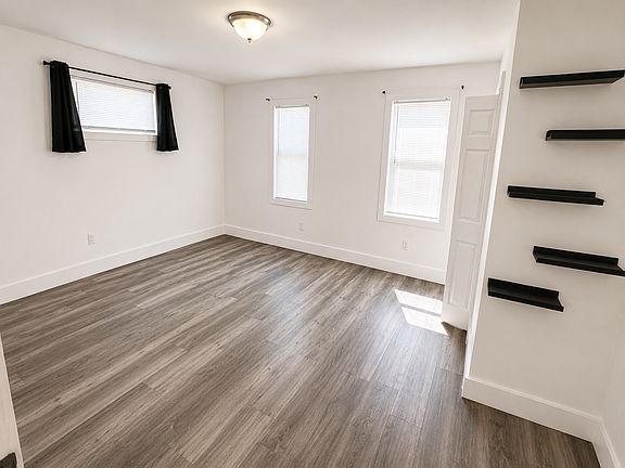 3rd image of 7114 Wakefield Ave #Up