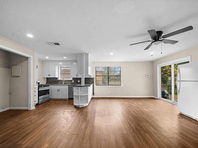 1522 N Ross Ave — Photo 5