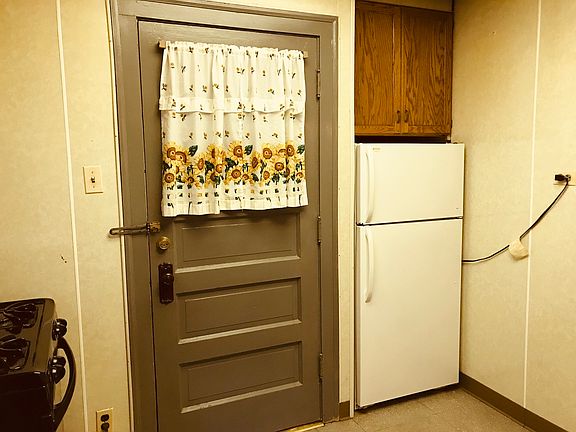 5th image of 9116 La Crosse Ave APT 2