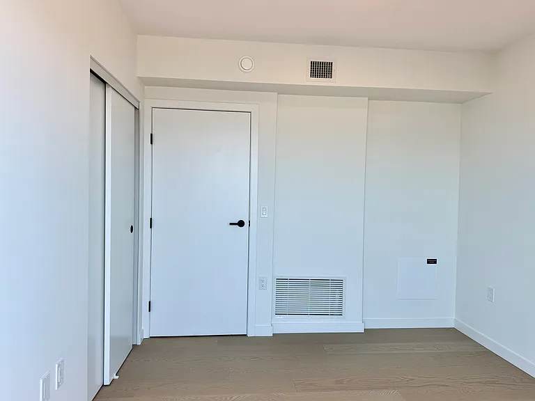 2488 Granville St — Photo 182