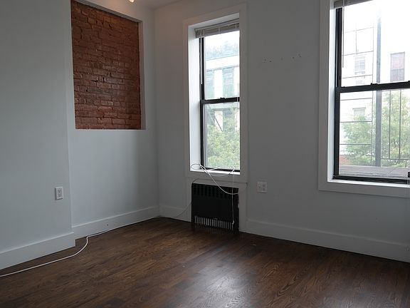 4th image of 289 Troutman St