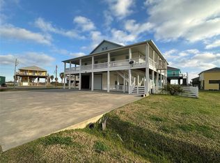 986 Seagull Ln, Crystal Beach, TX 77650