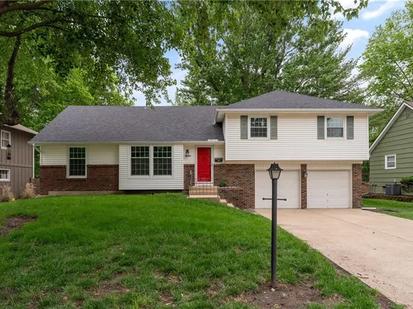 8306 W 97th Ter, Overland Park, KS 66212