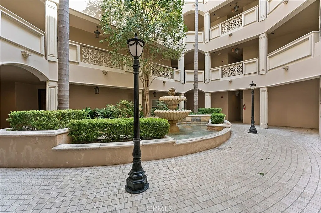 2 bed, 1767 sqft, $7,000 — Photo 4