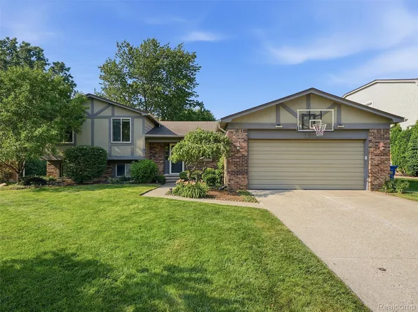 3056 Rolling Green Cir S, Rochester Hills, MI 48309