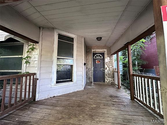 2nd image of 703 Walnut St