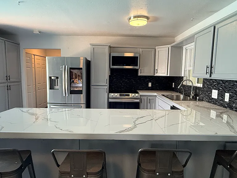 1418 E Kuns Ct — Photo 4