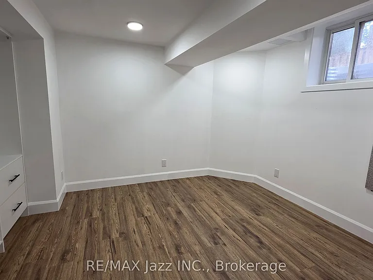 9 Maconnachie Pl #LOWER — Photo 21
