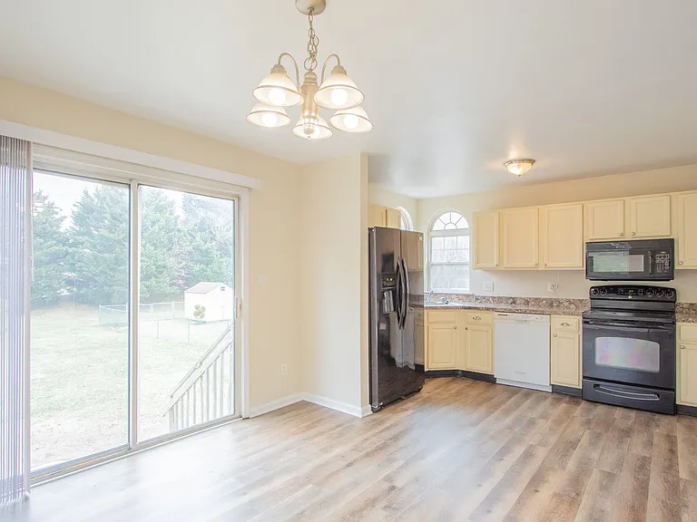 247 Academy Ln — Photo 11