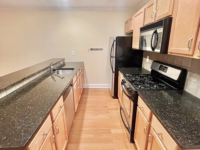 1526 Pine St #1B — Photo 30