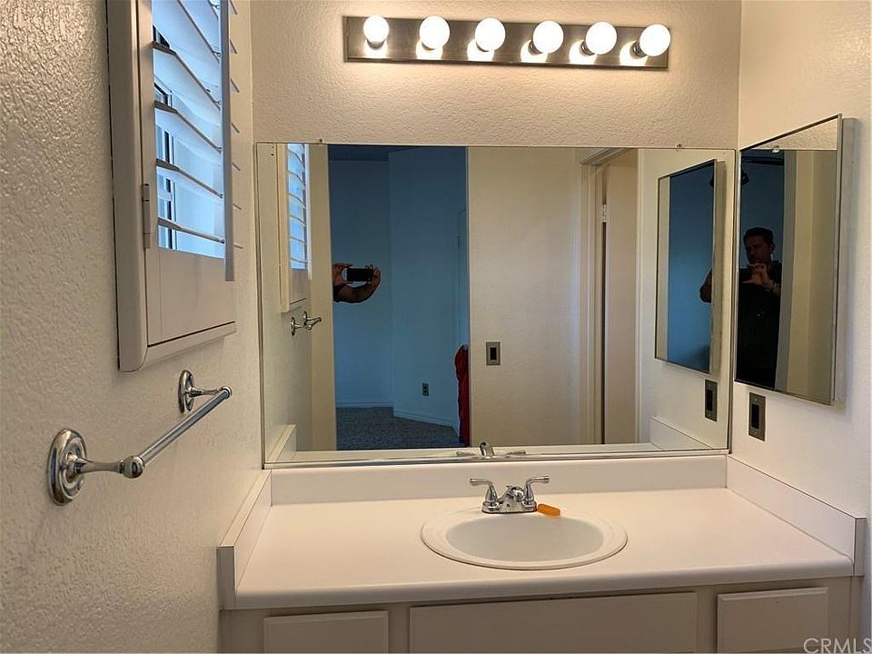 2nd image of 172 Gallery Way #172