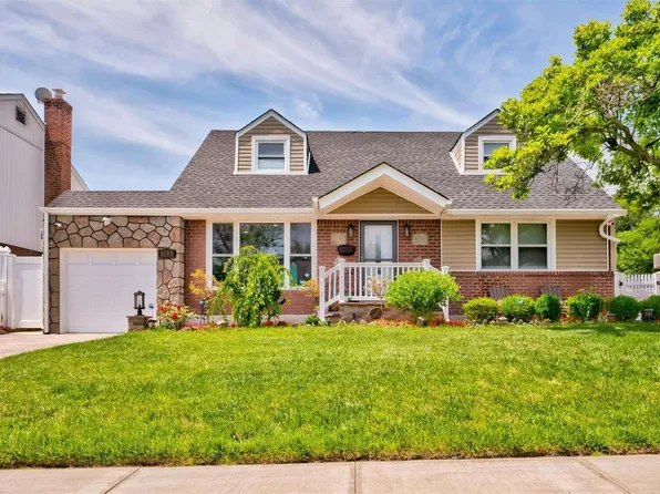 1595 Putney Road, Valley Stream, NY 11580