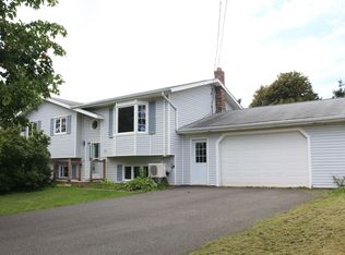 33 Amanda Dr E, Charlottetown, PE C1C0A1