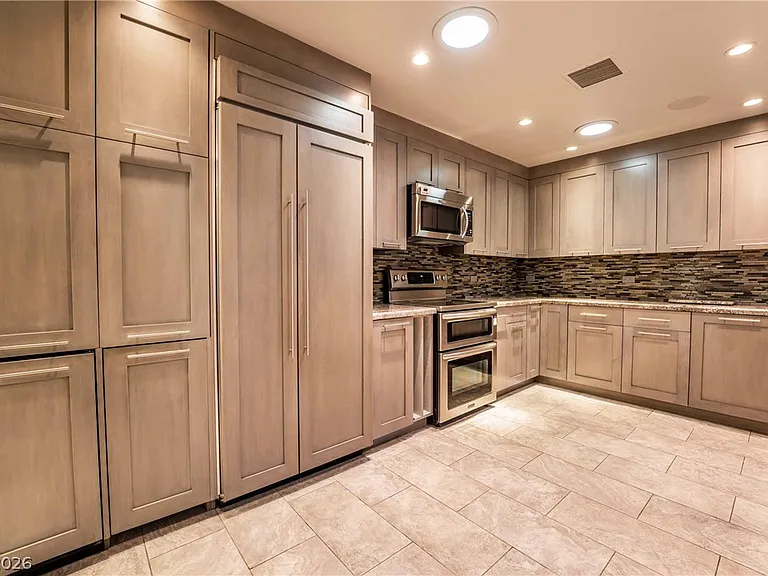 980 Vegas Valley Dr — Photo 13