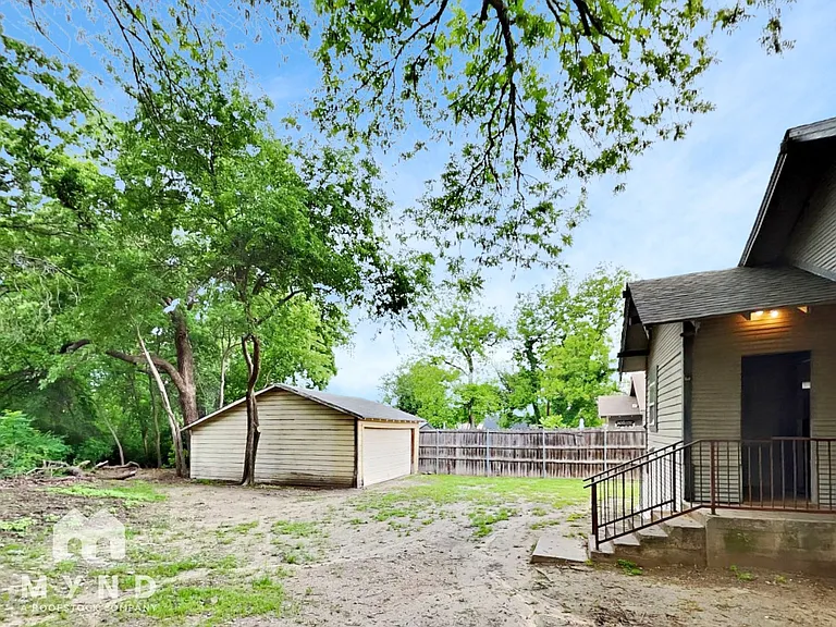 114 S Lamar St — Photo 19