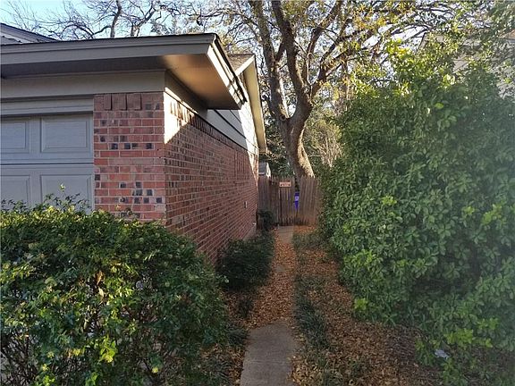 4th image of 3204 Myra Ln