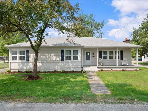 5 N Franklin St, New Baden, IL 62265