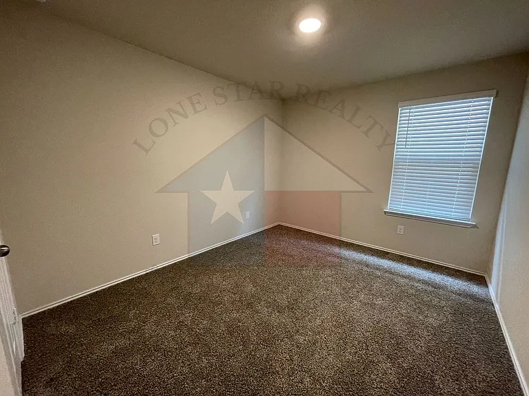 9601 Murandy Dr — Photo 10