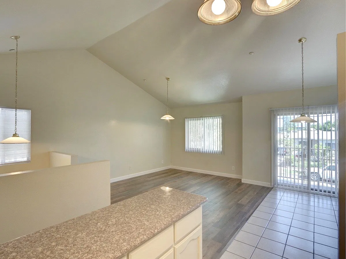 3 bed, $2,995 — Photo 4
