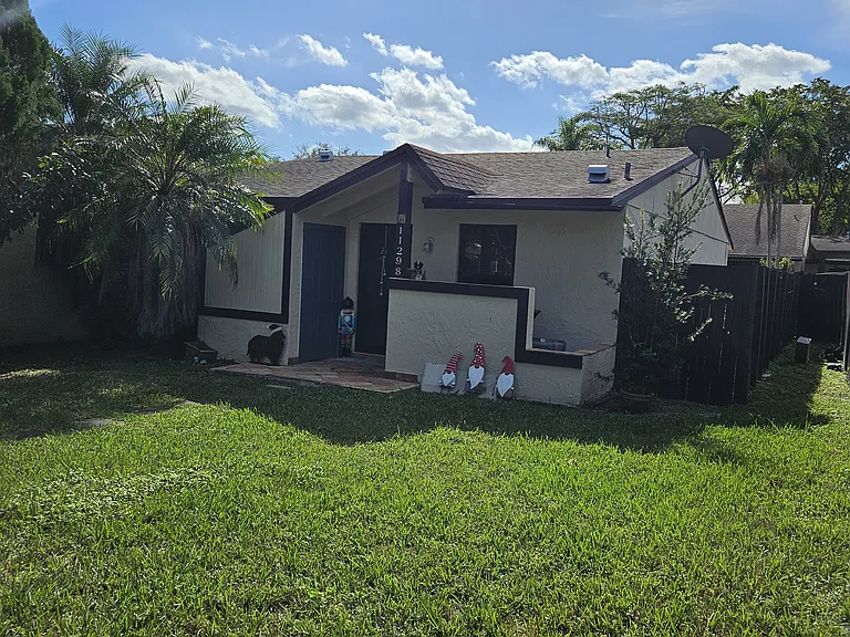 11298 SW 116th Ter — Photo 2