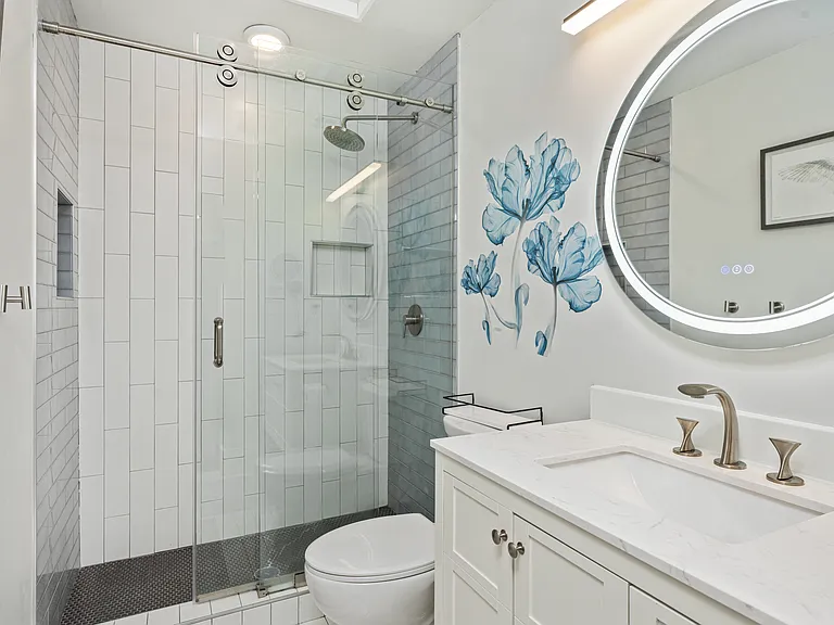 2455 Arlington Cres #C — Photo 20