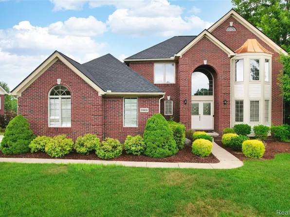 23616 Dunston Rd, Novi, MI 48375