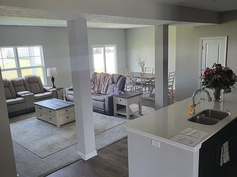 1019 Spring Hill Dr — Photo 15