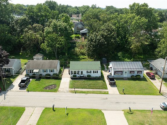 4th image of 3912 Stanley Ave