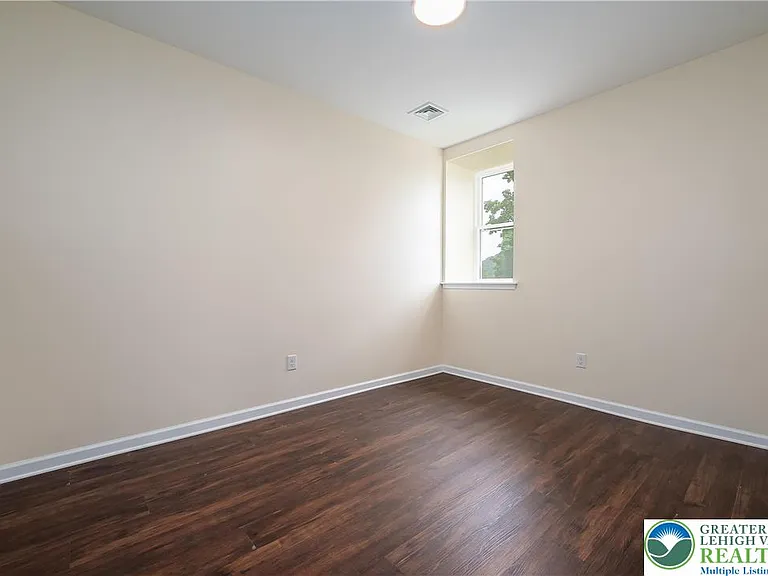 418 W Race St #2 — Photo 9