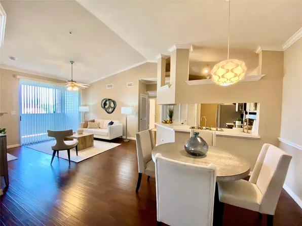 2100 Welch St APT C318, Houston, TX 77019