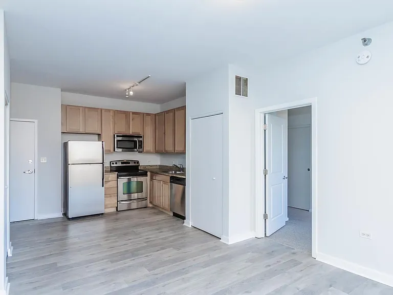 1 E 8th St #407 — Photo 3