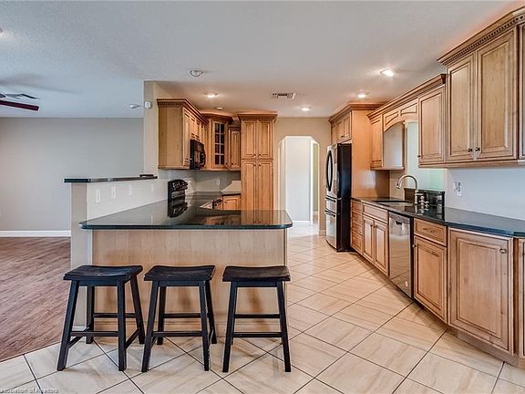 4th image of 251 Thiseldo Ln