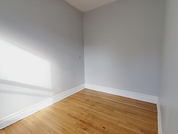 5th image of 104 Baldwin Ave #2L