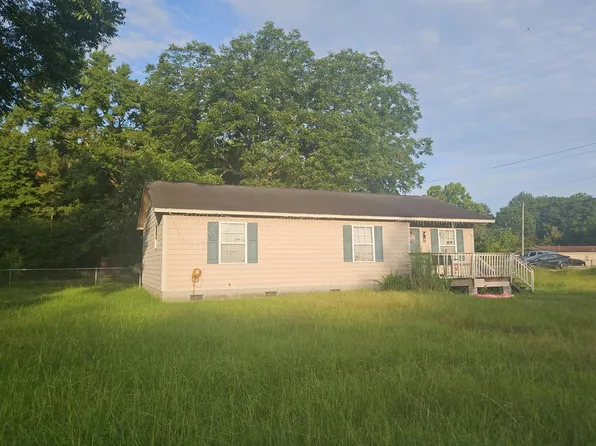 709 W College St, Warsaw, NC 28398