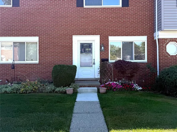 3164 Bookham Dr, Auburn Hills, MI 48326