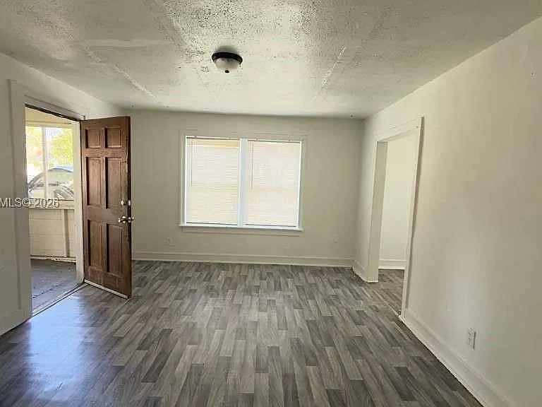2748 Broadway Ave — Photo 33