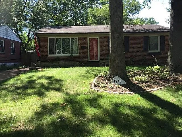 1213 Oakleaf Dr photo 1