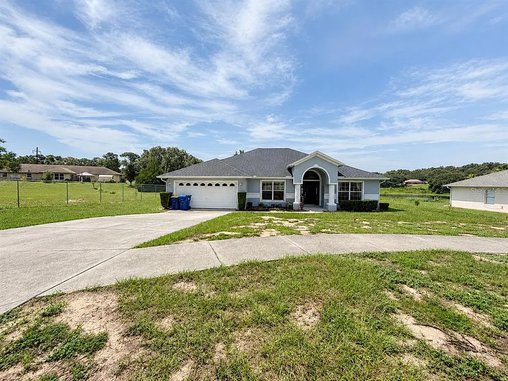 4 bed, 2.0 bath, 2212 sqft, $2,650 — Photo 1