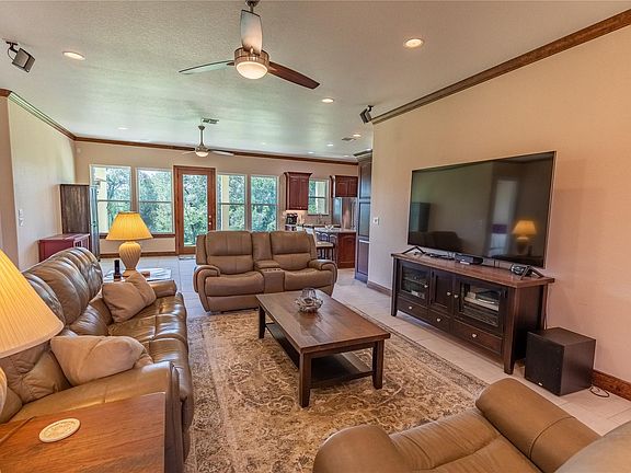 4th image of 685 Piney Creek Rd
