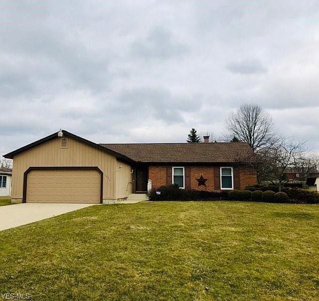 This beautiful 3 bedroom, 2 full bath home is located on a dead end street in an established neighborhood in Boardman that featu