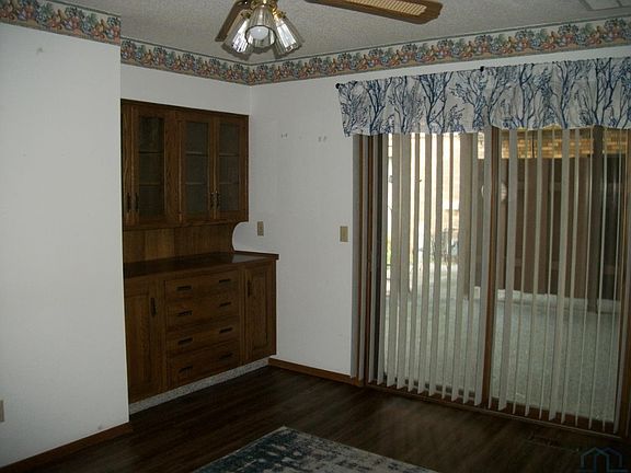 5th image of 1306 Greta St