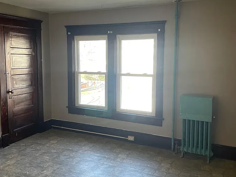 191 S Maple Ave — Photo 6